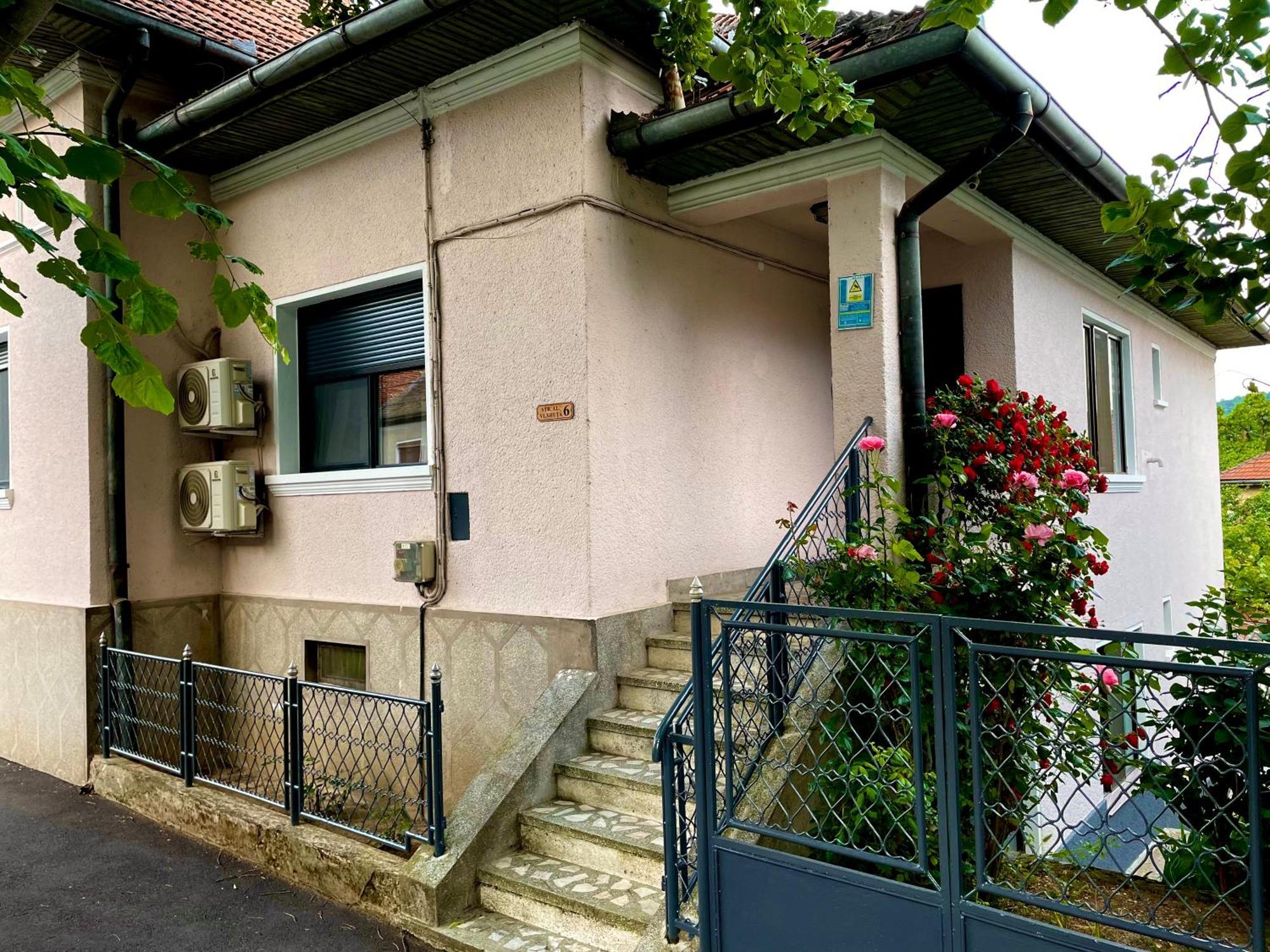 Holiday Home Esku Orşova Exterior foto